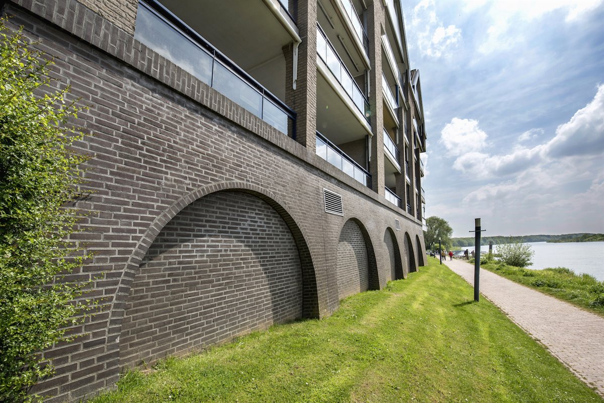 "Een nieuwe waterkering moet Arcen nog mooier maken ...